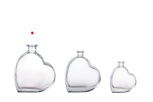 Бутилка във формата на сърце 200 мл-изображение_група