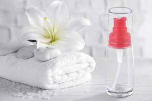 Стъклена кръгла бутилка за крем 30 мл с пластмасова помпа червена и черна, с прозрачна капачка-изображение_група