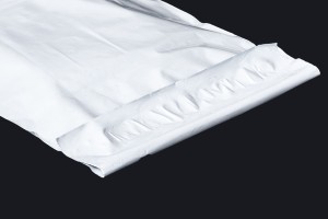 Самозалепващ се водоусторйчив плик PE за куриери с размери 280x420 mm - 100 бр.-изображение_група