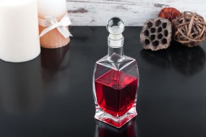 Стъклена елегантна бутилка  200 мл Кинг-2