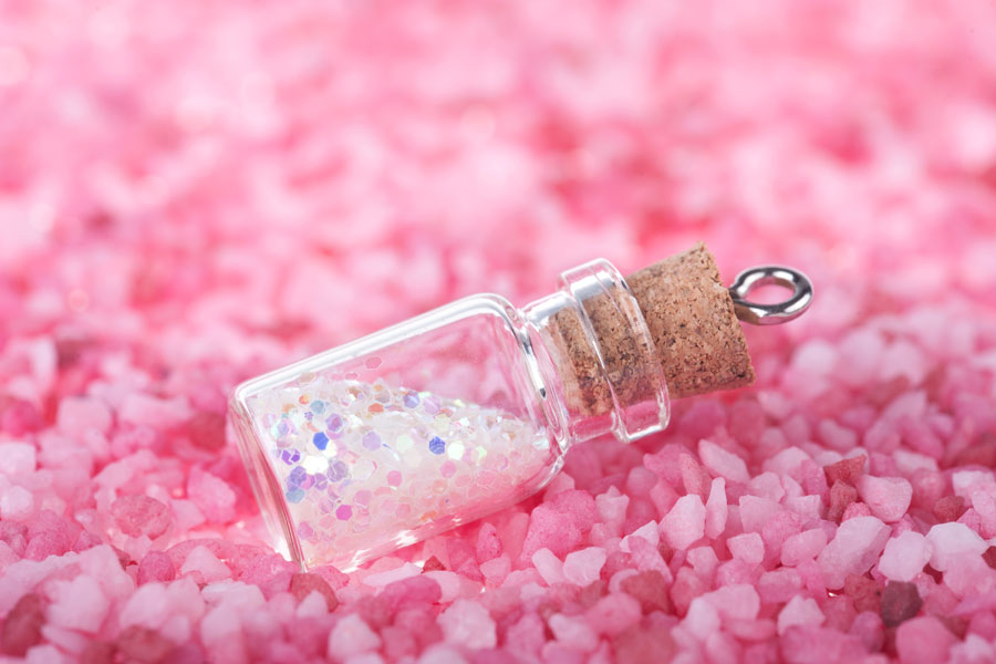 Малки шишенца с коркова тапа - висулка, размери 31,2x10,5 mm Малки шишенца с коркова тапа - висулка, размери 31,2x10,5 mm