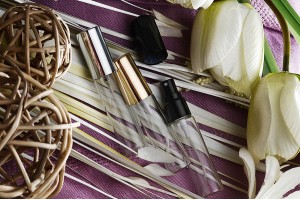 Стъклена бутилка 10 мл със спрей помпа с капачка-изображение_група