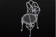 Декоративно миниатурно метално столче, с размери 60х140 mm 