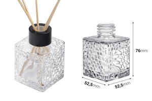 Квадратна стъклена бутилка 100 ml (PP 28) с релефен дизайн-изображение_размери