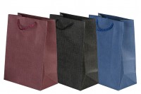 Хартиерни торбички с дръжка  180x100x250 mm в различни цветове