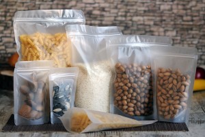 Прозрачна опаковка  Doy Pack с "цип"  затваряне и възможност за термопечатане 130x40x200 mm - 50 бр-изображение_размери