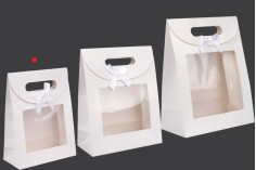 150x70x200 mm beyaz renkte kendinden yapışkanlı, pencereli ve fiyonklu kağıt hediye çantası - 12 adet