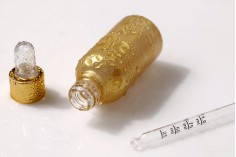 Стъклена бутилка за етерични масла 30 мл (златна перла)  с гърловина  PP18