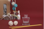 Стъклена квадратна бутилка 60 ml с тапа Φ 15.5 Стъклена квадратна бутилка 60 ml с тапа Φ 15.5