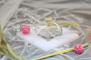 Стъклена квадратна бутилка 70 ml-изображение_група