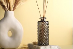 Oda kokusu için kabartmalı tasarımlı 150 ml dekoratif cam şişe