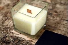 Стъклен декоративен квадратен съд 100x100x100 mm с дървена капачка за свещи