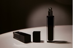 Луксозна черна  пластмасова бутилка 30 мл за крем 