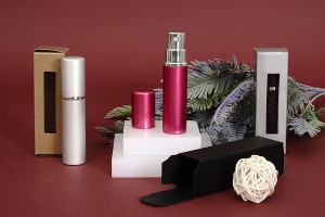 Стъклена бутилка 5 мл със спрей в пластмасови разноцветни обвивки-изображение_група