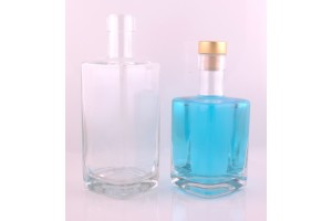 Стъклена квадратна бутилка за ликьор или коняк 500 ml-изображение_група