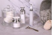 Пластмасова бутилка Airless 30 ml Акрилен ( вътрешно прозрачна и външно бяла) със помпа и капачка Пластмасова бутилка Airless 30 ml Акрилен ( вътрешно прозрачна и външно бяла) със помпа и капачка