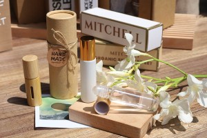 Стъклена бутилка 10 мл със стъклен рол он, с капачка в различни цветове-изображение_група