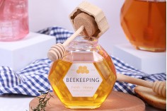 Стъклен буркан за мед с дървена тапа и лъжичка за мед 