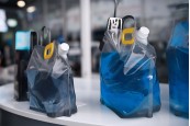 Опаковка тип Doy Pack прозрачна  2 литра  с бяла предпазна капачка и дръжка - 10 бр
