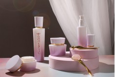 Lüks akrilik kapaklı ve plastik contalı 30 ml yuvarlak cam krem banyo