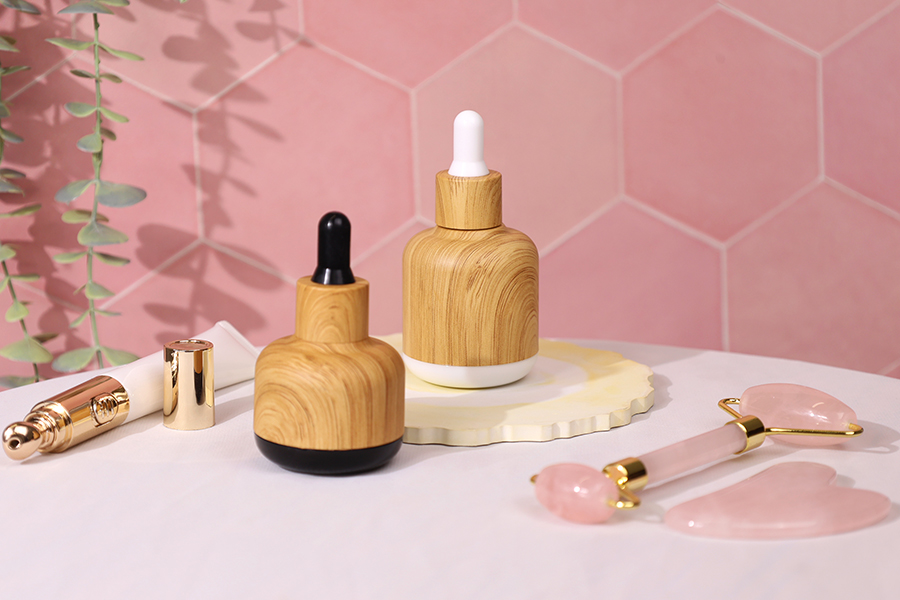 Shishe qelqi 30 ml me veshje plastike dhe pikatore në dizajn druri-изображение_група