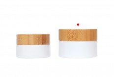 Bambu kapaklı ve plastik contalı beyaz renkli 30 ml krema için cam kavanoz