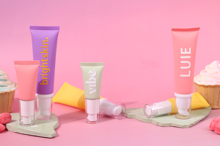 Пластмасова тубичка от 50 мл в различни цветове с бяла помпа и прозрачна капачка-изображение_група