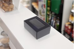 Опаковъчна кутия от черна крафт хартия с прозорец 130x180x70 мм - 20 бр.
