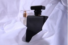 Parfüm şişesi cam 100 ml siyah renkte sprey ve kapaklı