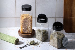 Пластмасов PET буркан 250 мл с черна капачка с уплътнител (PE)  за подправки-изображение_група