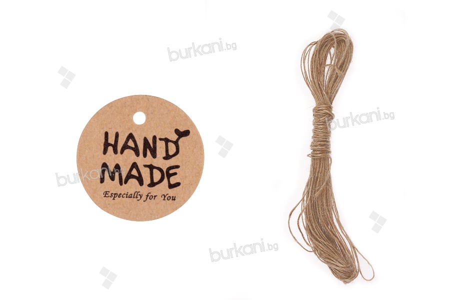 Хартиени етикети с надпис "Hand made" и връвчица - пакет 100 бр. Хартиени етикети с надпис "Hand made" и връвчица - пакет 100 бр.