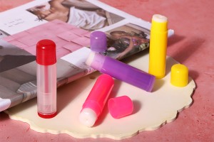 Тубичка за балсам за устни 4 гр-изображение_група