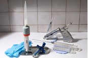 Стъклена спринцовка с метален нос и метална игла 5 мл