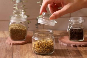 Стъклен буркан 150 мл , с размери 70x100 mm, със стъклена капачка-изображение_група