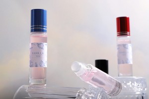 Стъклена бутилка 10 мл със стъклен рол он, с капачка в различни цветове-изображение_група