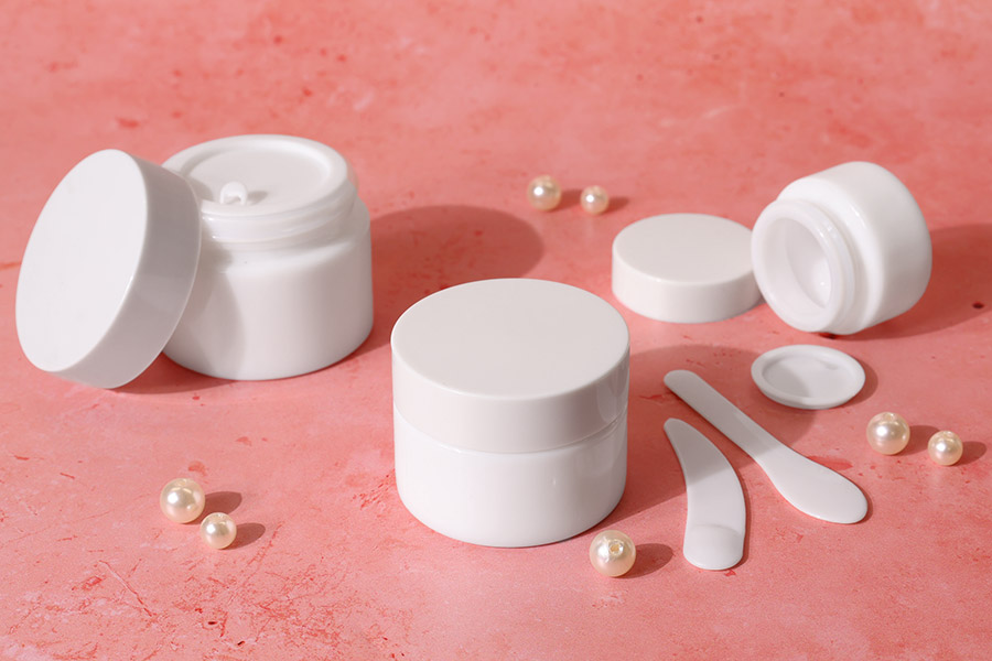 Стъклен бял козметичен буркан 50 мл с капачка и с уплътнител-изображение_група