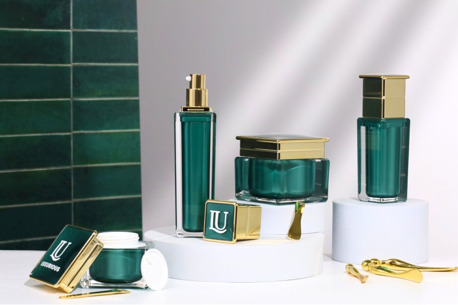 Луксозен акрилен буркан 50 мл за крем в изумруден цвят с пластмасово уплътнение-изображение_група