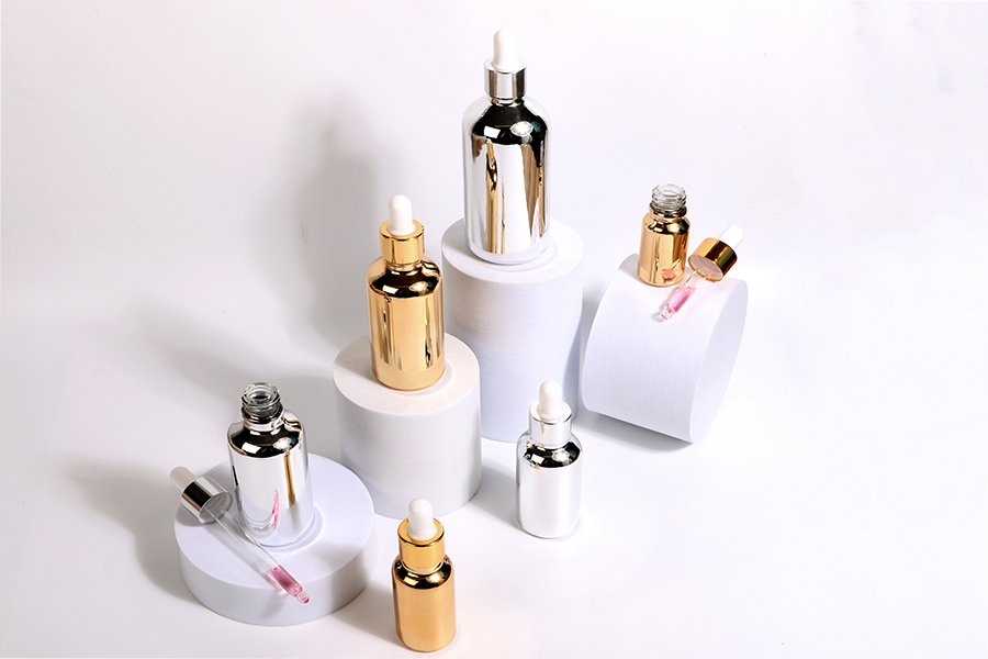 Стъклена бутилка за етерични масла 100 мл с PP18 гърловина в сребрист или златист цвят-изображение_група