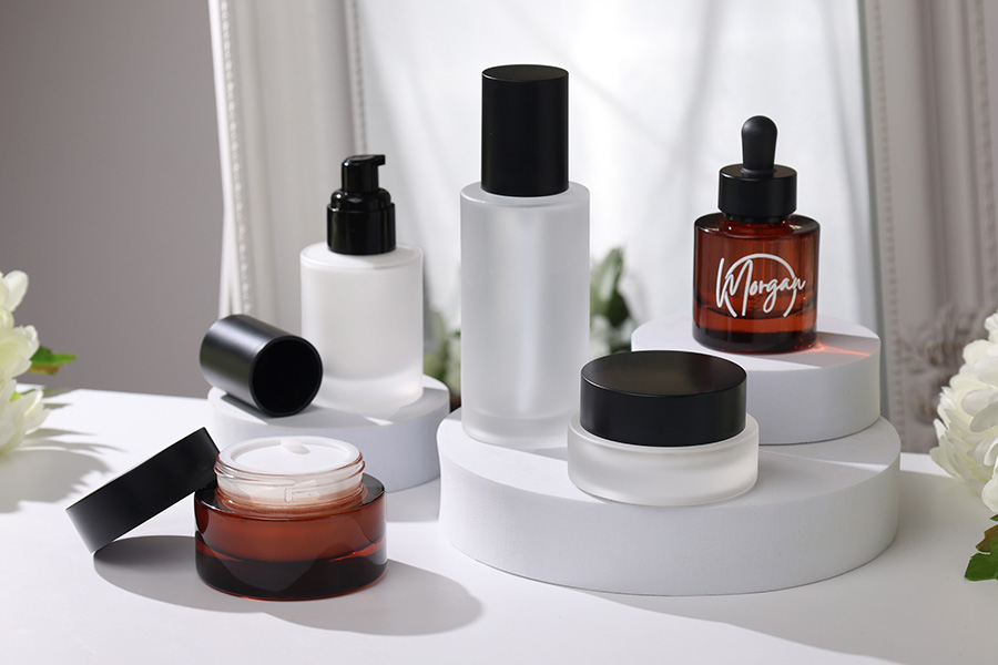 Стъклена матова бутилка 30 мл  с черен спрей и черна матова капачка-изображение_група