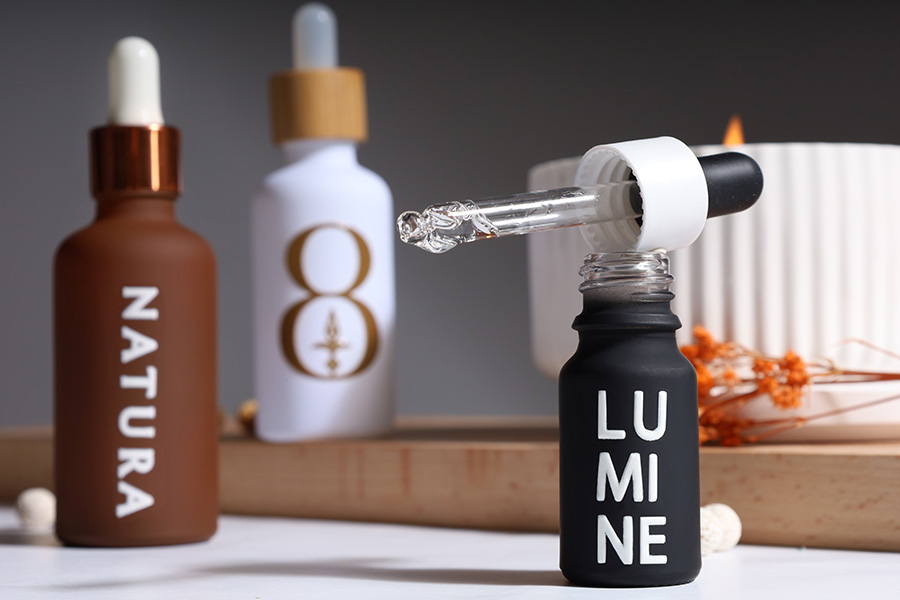 10 мл стъклена бутилка за етерични масла с PP18 гърло в различни гумени цветове-изображение_група