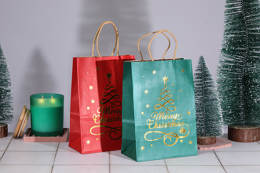 Коледни хартиени подаръчни торбички с размери 150x75x210 мм  - 12 бр.-изображение_група
