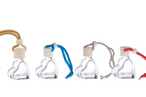 Бутилка за парфюм за колата 4 мл   във формата на сърце с дървена капачка, 25 броя в опаковка-изображение_продукт