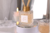Квадратна стъклена бутилка 50 ml (PP 28) с релефен дизайн-изображение_група