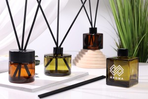 Квадратна стъклена бутилка 200 мл в кехлибарен или маслиненозелен  цвят, подходяща за ароматизатори-изображение_група