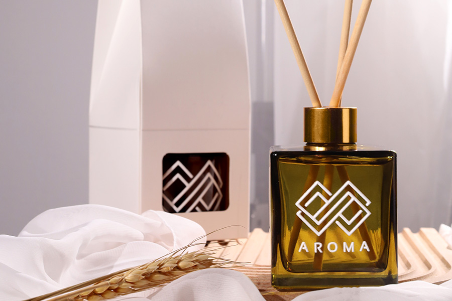 Квадратна стъклена бутилка 200 мл в кехлибарен или маслиненозелен  цвят, подходяща за ароматизатори-изображение_група