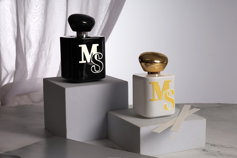 Бутилка за парфюм 50 мл Кримп 15 мм в бяло или черно-изображение_група