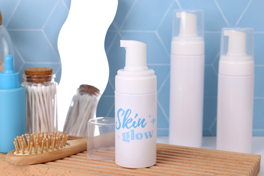 Пластмасова (PET) бяла бутилка 150 мл с бяла пенлива помпа и капачка-изображение_група