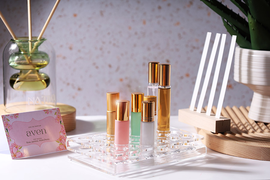 Щанд (стойка)  от плексиглас 190x140x28 с 24 места  (дупка с отвор 25 mm)-изображение_група