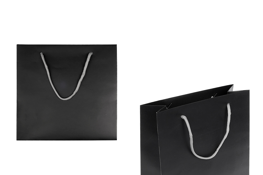 Черна лъскава подаръчна торбичка със сребриста усукана въжена дръжка с размер 220x90x210-изображение_продукт