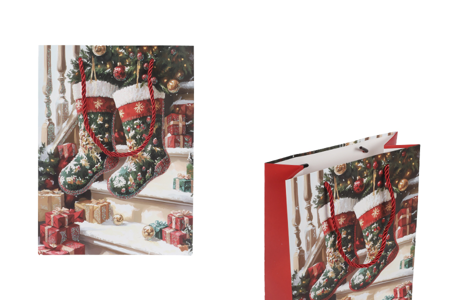 Хартиени подаръчни торбички 180x85x240 мм (210 г)  с дизайн  коледен чорап с червена усукана връвчица за дръжка - 12 бр.-изображение_продукт
